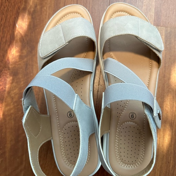 Elegant Gray Women's Sandals - Picture 2 of 3
